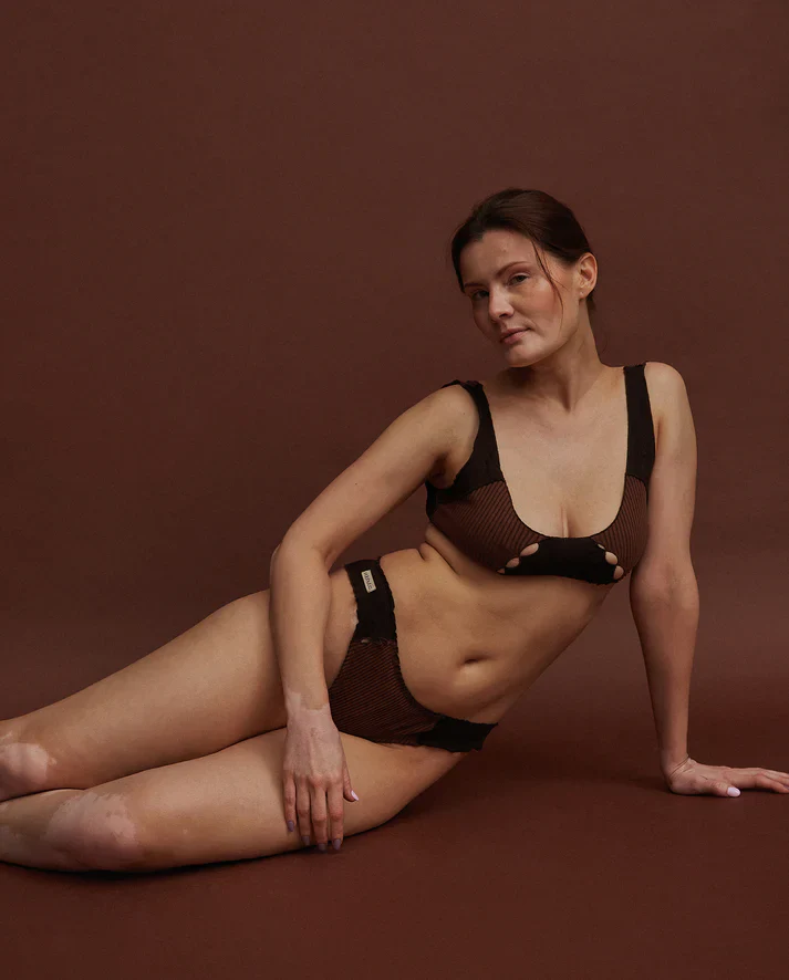 Iconic Top in Brown - Image 5
